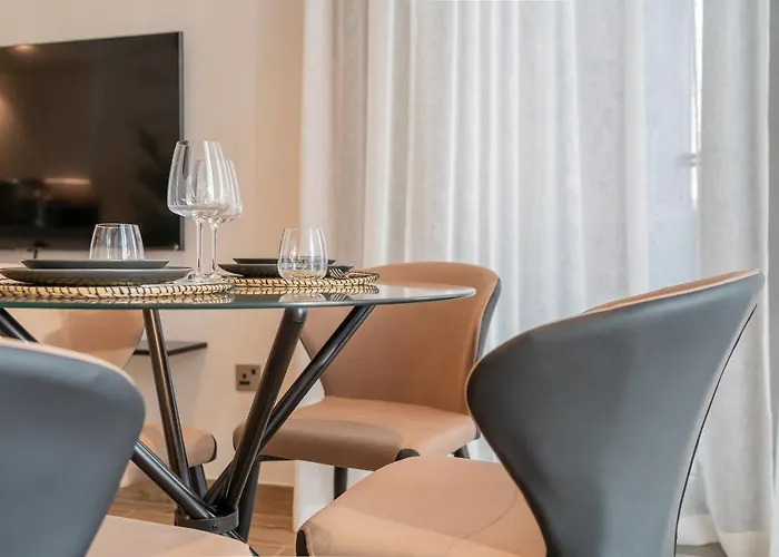 Desert Living Luxury Condo - Jumeirah Living Marina Gate